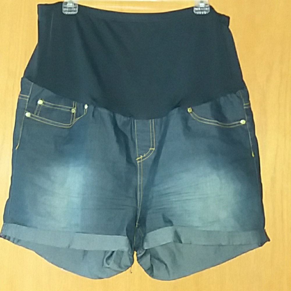 Rumor Has It maternity full belly jean shorts